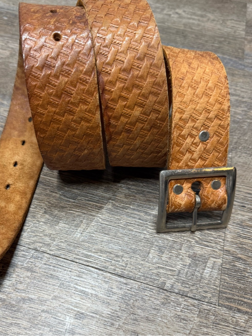 Textured Tan Leather Men’s Belt with Brushed Metal Buckle